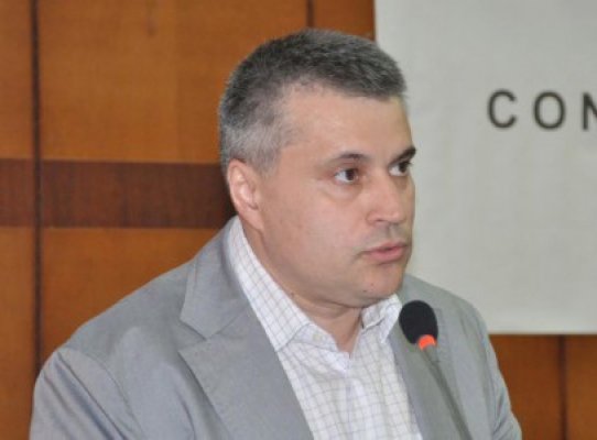 Prin vot secret s-a stabilit ceea ce nu era secret: Cristinel Dragomir a preluat atribuţiile preşedintelui Consiliului Judeţean